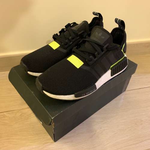 接近全新 行貨有單 買左幾日 Adidas NMD R1 US 8.5 size 42