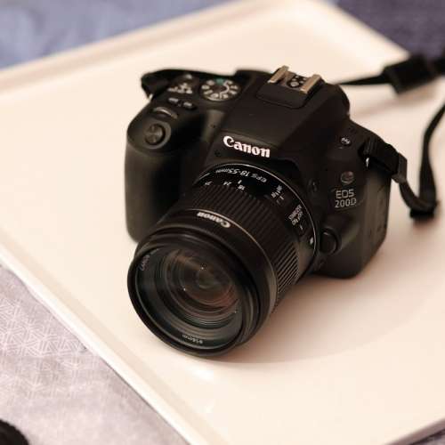 Canon 200D + EF-S 18-55 IS STM