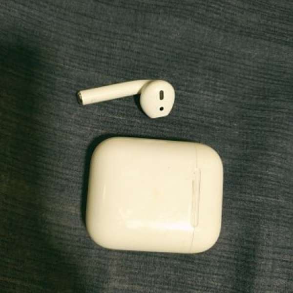 Airpods 2.  L+case