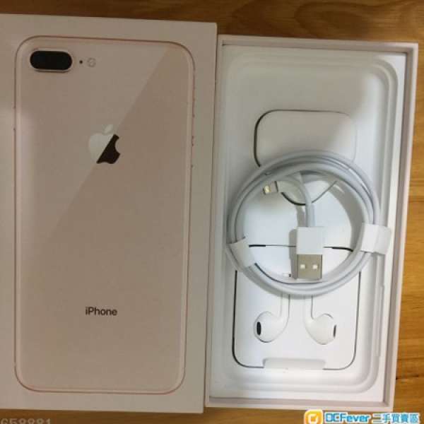 99%新 原裝 iPhone 8+ 耳機 + Lightning 充電線 + 充電器  HK$168.00