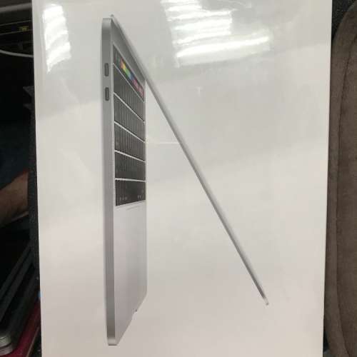 出售2019年全新原封macbook pro 13 Silver色 i5@1.4ghz 8gb ram  apple care