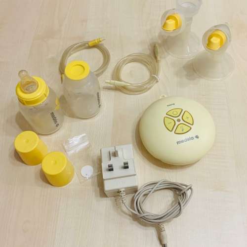 Medela Swing Maxi Pump for breast feeding with free bottles