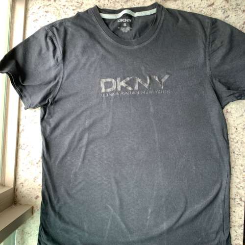 DKNY Tee Shirt Size S 西鐵 元朗 荃灣西