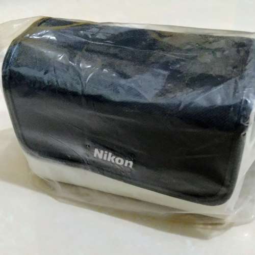 全新未用Nikon原廠無反連餅鏡或Prosumer DC適用相機套(黑配白色)