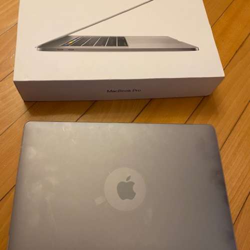 Sell 98% new MacBook Pro 15" 2017 with touch bar and touch ID (warranty expired)