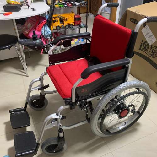 摺疊電動輪椅