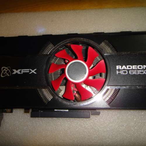 XFX HD 6850 DDR5 1GB 256Bit ****另一張AMD Radeon HD 6450 D3 512MB 64bit(短卡)