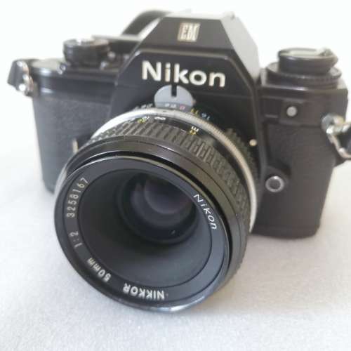 Nikon EM 菲林相機 連 Nikon 50mm f/2 標準鏡頭。