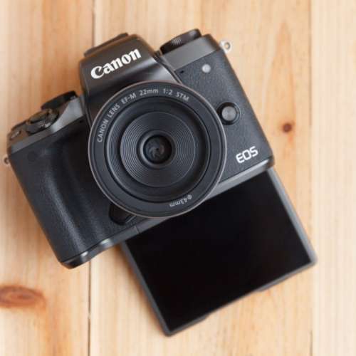 Canon EOS EF-M EFM M5 連22mm 及EF EFM轉接 2原廠電池