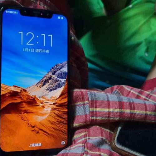 小米Pocophone F 1 Dual  LTE  6.18寸6十128 八核有屏幕指紋辨認三鏡頭可入記憶卡港...