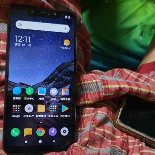小米Pocophone F 1 Dual  LTE  6.18寸6十128 八核有屏幕指紋辨認三鏡頭可入記憶卡港...
