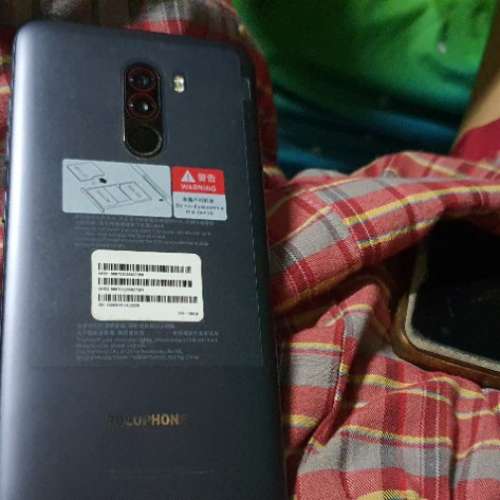 小米Pocophone F 1 Dual  LTE  6.18寸6十128 八核有屏幕指紋辨認三鏡頭可入記憶卡港...