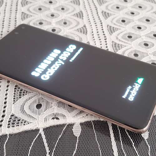 約99.9%新 金色Samsung S10 5G (8+256GB) 單咭 (3100港元 海怡半島站交收) 注意內文...