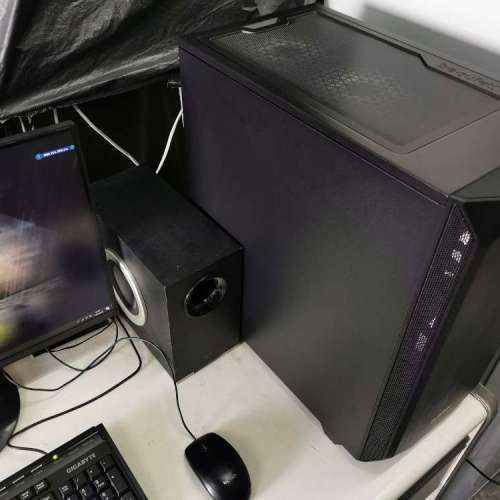 黑色型格 Intel i7 ( 4核8線)電腦,合打機睇片上網絕對暢順