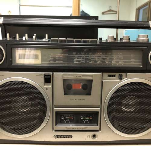 古董三洋手提卡式收音機