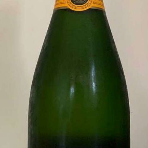 Veuve Clicquot Brut Champagne NV一枝