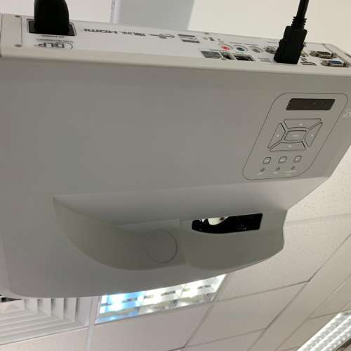 UST DLP Projector & Optoma OWM3000 Wall Mounting