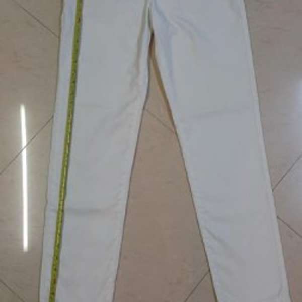 新淨 VERSACE 暗花 26吋腰 39吋長 白色長褲,只售HK$280(不議價,請注意貨品描述)