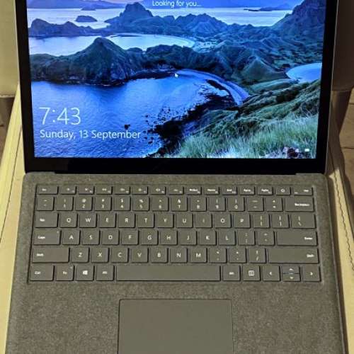 Surface Laptop 2 - Intel Core i7 / 256GB / 8GB RAM (白金色)(即銀灰色)