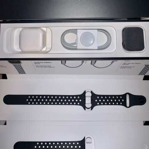 Apple Watch Nike Series 4 GPS + Cellular (LTE) 44mm 太空灰鋁金屬