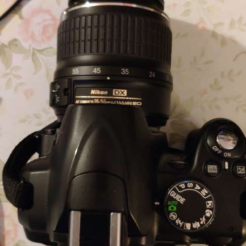 Nikon D3000 + 18-55 kit