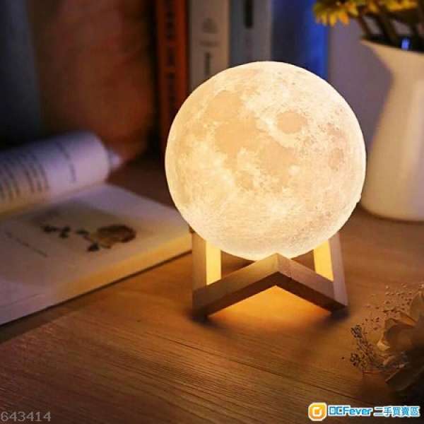 (全新) LED 桌上觸控小夜燈 連木架 黃白雙色 (3D Moon Lamp)
