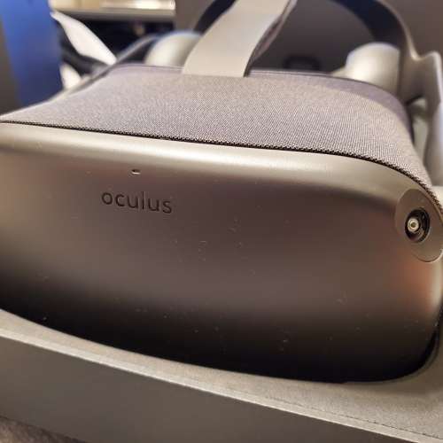 [極新] Oculus Quest 64GB VR (新淨有盒跟Halo Strap等多樣配件, 請留意物品描述)