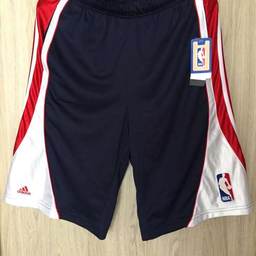 Adidas NBA shorts size L New 全新$300