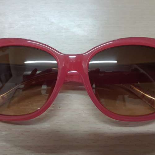 新淨 COACH 玫瑰紅 太陽眼鏡(鏡片內側有輕微損耗),只售HK$200(不議價)