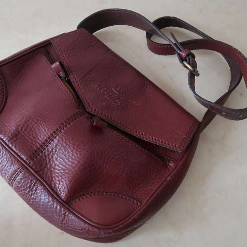 實用女裝袋 皮袋 揹袋 手袋 handbag 少用 85% 新  材質:  真皮 + 人造皮