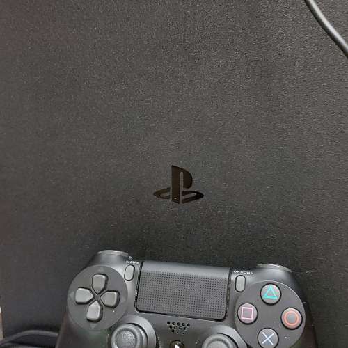 PS4 slim 500GB  not PS4 pro  99%新 連三game