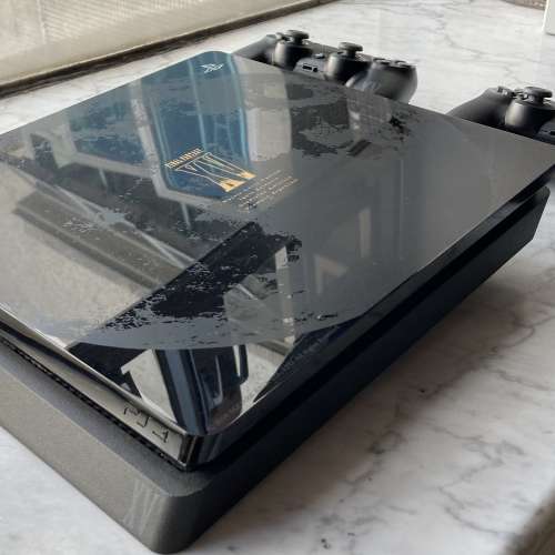 黑色ps4 Slim 1TB with 2 controller