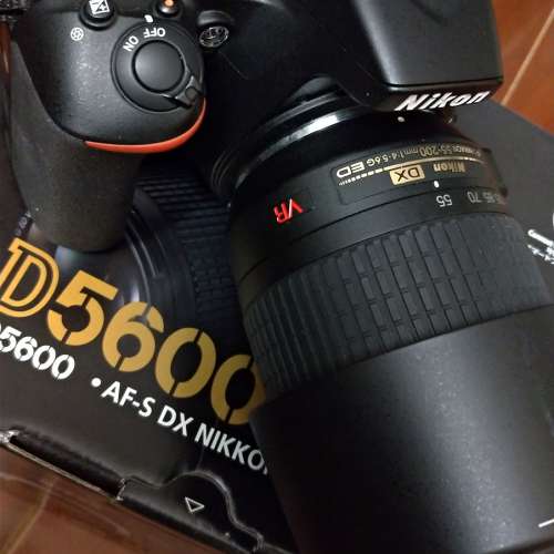 九成半新 Nikon D5600 (APS-C) 連同 Nikon AF-S DX VR Zoom-Nikkor 55-200mm f/4-5.6