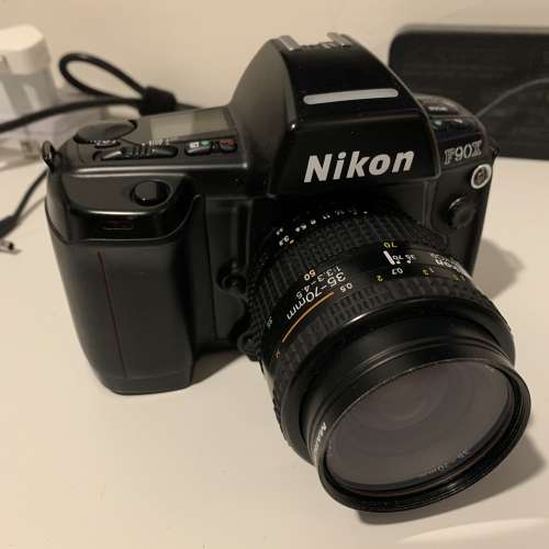 Nikon F90x + 35-70mm F3.3-4.5