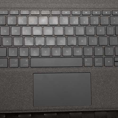 Logitech Folio Touch iPad Pro 11吋 (1, 2代) 及 iPad Air 4 都合用的 keyboard