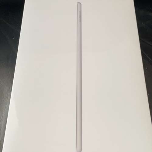全新iPad (8th) WIFI 32 GB 銀色連全新配件