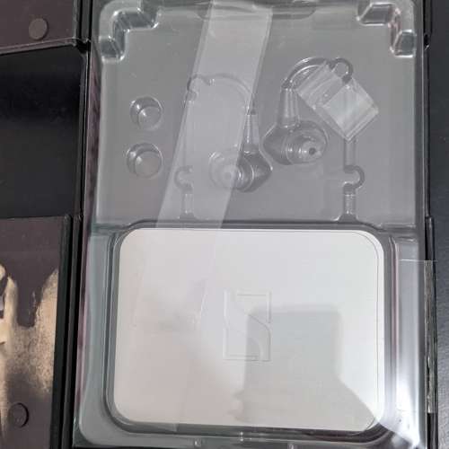 全新未用 SENNHEISER IE 80 鐵盒 連包裝盒