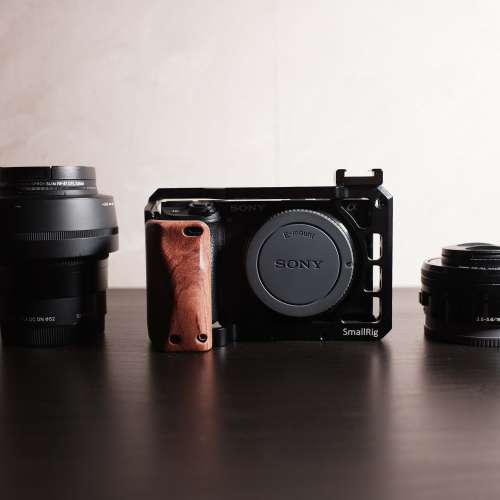 Sony A6400 Body 連SmallRig 兔籠及木手柄 + 16-50mm Kit Lens + Sigma 30mm F1.4 ...