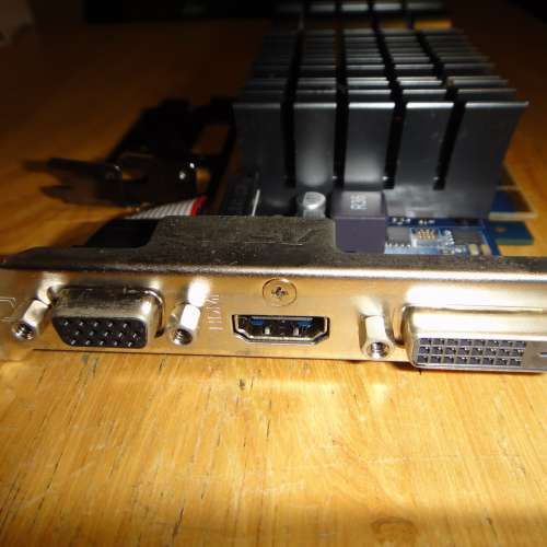 ASUS GT 730 2GB 顯示卡 備有長短片 VGA、DVI及HDMI