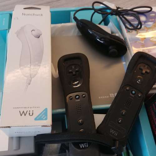 Wii  Resort 全套 黑色鋼琴面新版機身 連四隻原裝遊戲