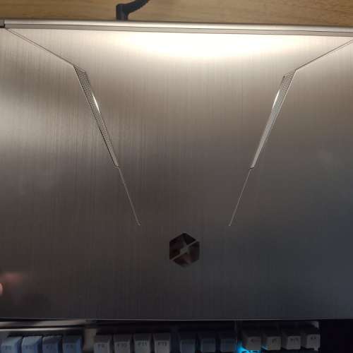 MECHREVO X8Ti-S i7-10870H 8G 256-SSD NA RTX 2060 6GB 17.3" 1920x1080 144Hz 電...