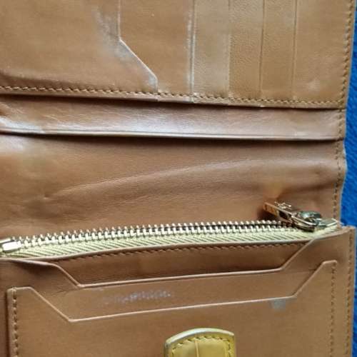 Loro piana 顶级鱷魚皮銀包.，原價$14800.