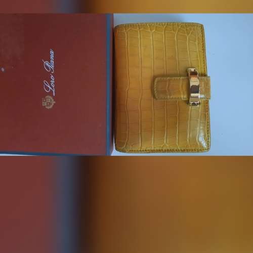 Loro piana 顶级鱷魚皮銀包.，原價$14800.