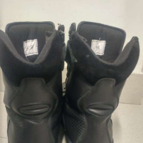 黑色 Boot 行山wargame返工