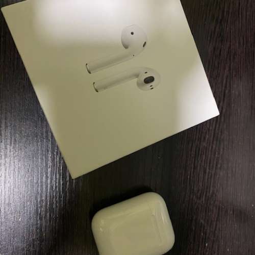 Airpod 1 (non wireless model) (98% New)