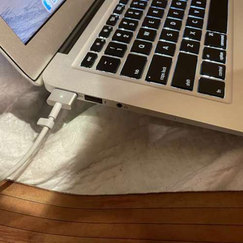 apple macbook air 2017 i5 8G 256SSD 9成新 不議價