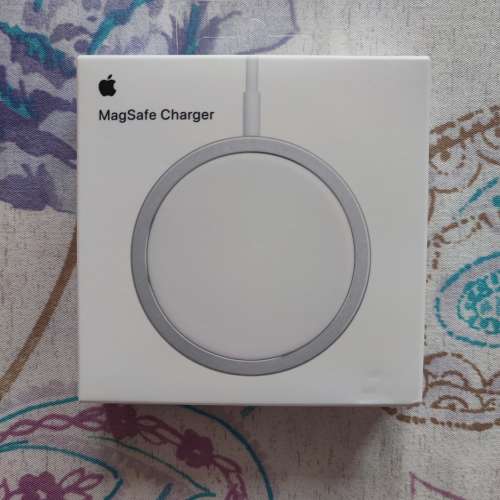 29号 蘇等寧出機有正單 i phone 13 pro 256GB藍色連原裝無線充電和三個防爆機套2張...