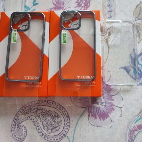 29号 蘇等寧出機有正單 i phone 13 pro 256GB藍色連原裝無線充電和三個防爆機套2張...