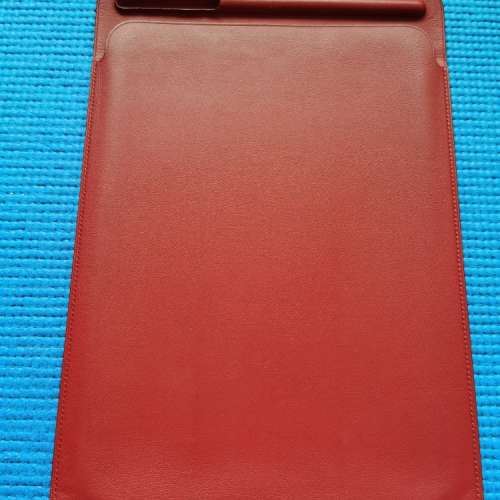 90%新 product RED 原裝真皮 iPad 9.7/10.5  leather sleeve cover