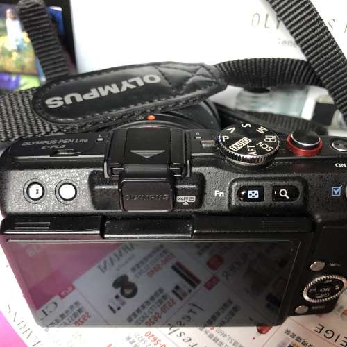 有盒 Olympus OM-D E-PL6 連14-42mm kit 鏡。90% 新以上。冇花冇撞，很少使用痕跡。